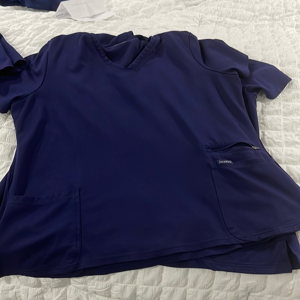 Jaanuu Womens 4 pocket V-neck scrub top